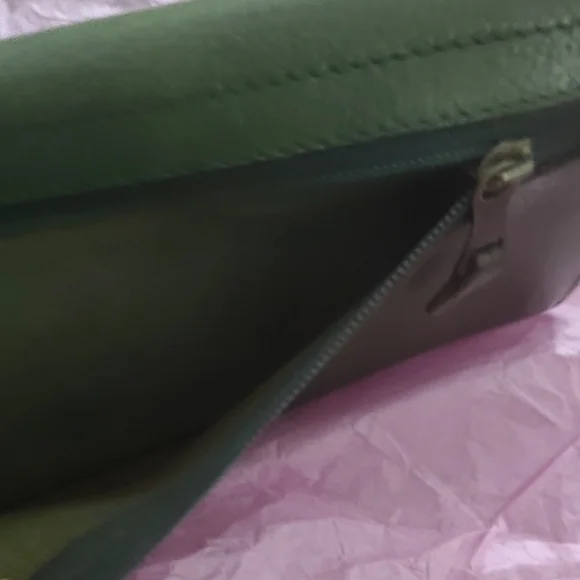 Green IL BISONTE Snap Button Closure Leather Wallet - Picture 8 of 14